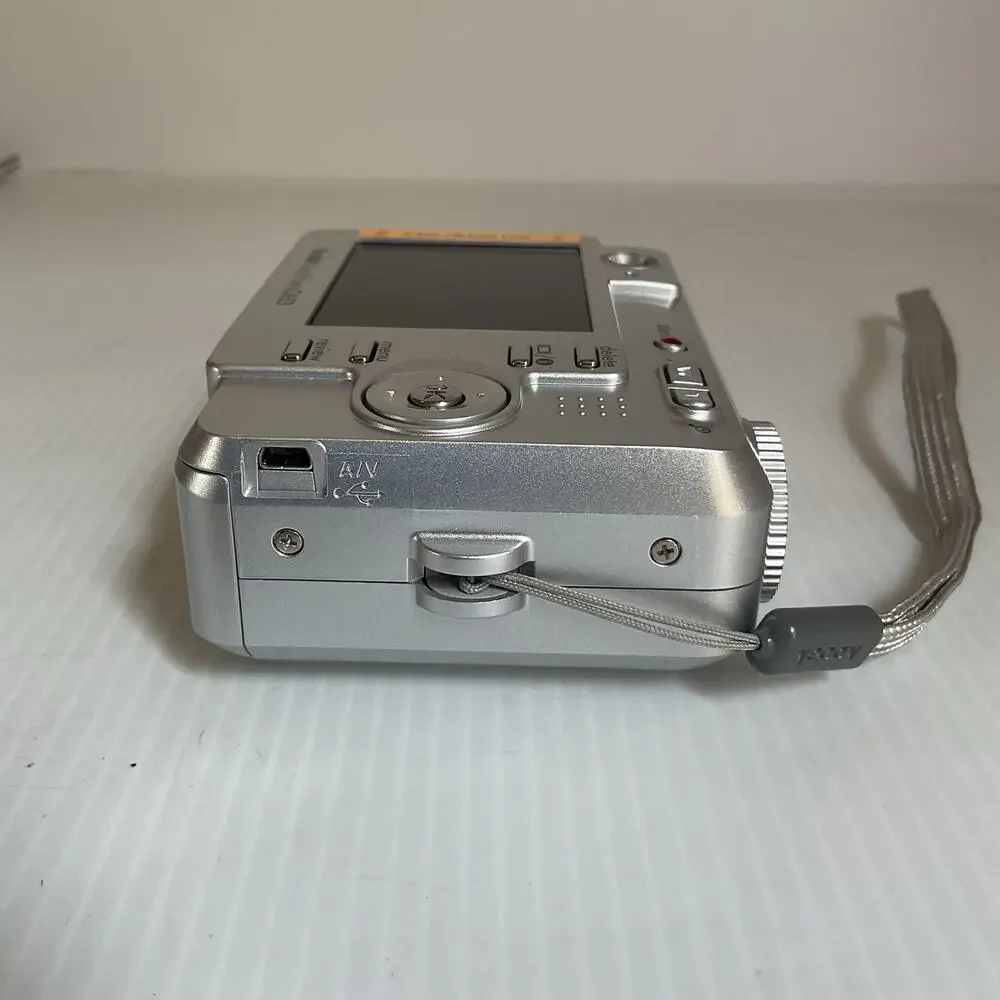 Kodak EasyShare C653 6.1MP Digital Camera Bundle SD Cards Case Tested Working